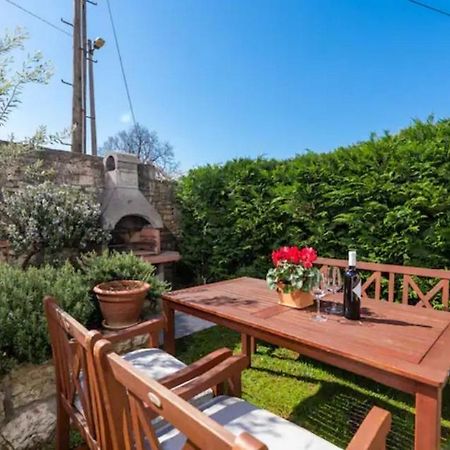 Apartment With Whirlpool And Bbq Near Porec Baderna Exterior foto