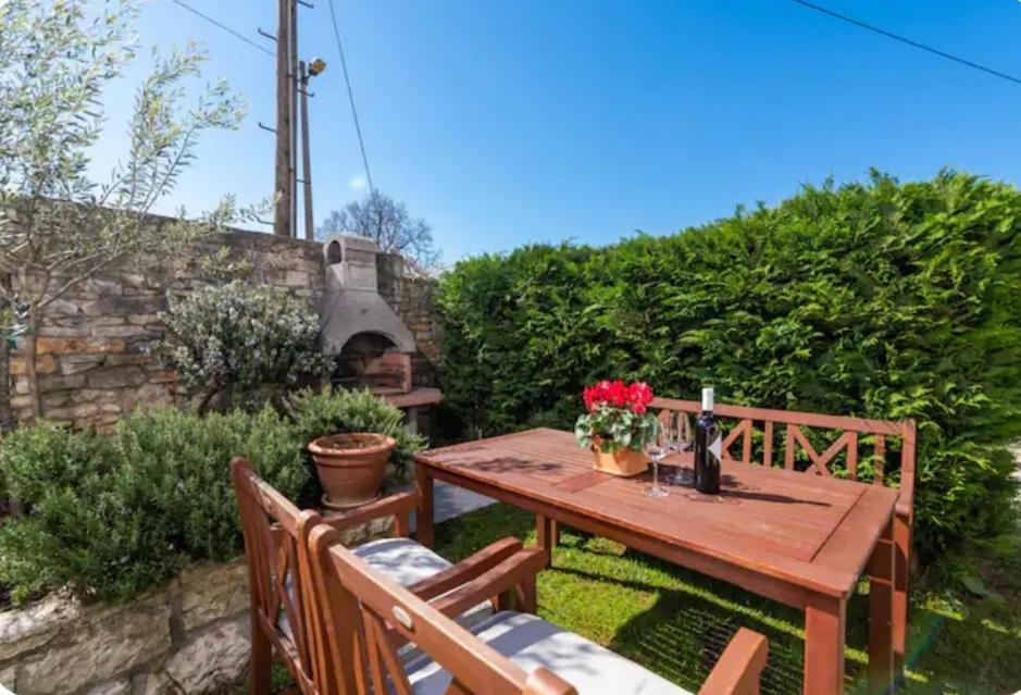 Apartment With Whirlpool And Bbq Near Porec Baderna Exterior foto